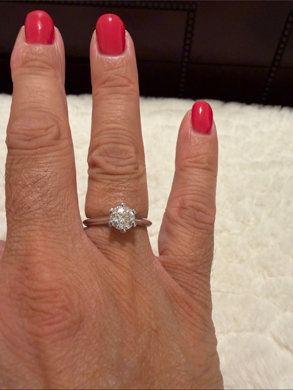 Classic Solitaire Round-Cut Moissanite 1.0 Ct size 7 Engagement Ring
